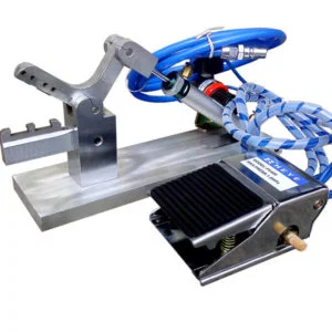 ضع السلك الداخلي على حامل مخلب الأسلاك البلاستيكية