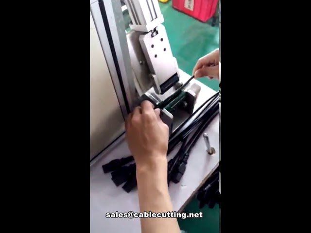 آلة وضع العلامات على الأسلاك والكابلات الدوارة، آلة لصق البطاقات على الكابلات